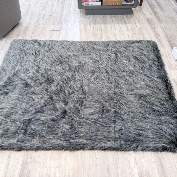 Luxurious Gray Faux Fur Throw Blanket